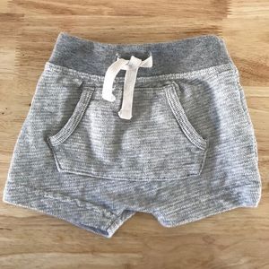 Gap baby grey cotton shorts with kangaroo pocket